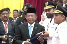 Dilantik Jadi Gubernur...
