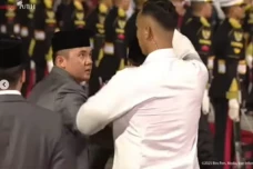 Viral! Mayor Teddy Tegur...
