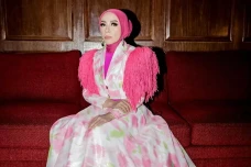Melly Goeslaw Umumkan...