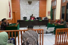 PN Bandung Tolak Praperadilan...