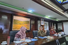 2 Polisi Pemeras Warga...