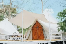 6 Rekomendasi Glamping...