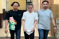 Daftar Artis yang Berkali-kali...