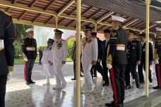 Kirab dari Monas, Kepala...