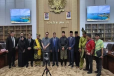 DPR Resmi Bentuk Panja...