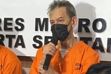 Cerita Fariz RM Pakai...