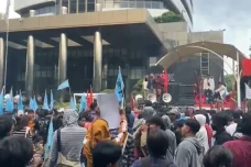 Ratusan Massa Dukung...