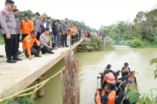 Pencarian Korban Truk...
