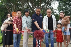 Resmikan Taman Anabul,...