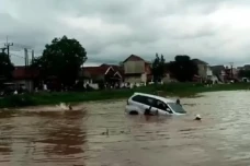 Viral Penampakan Mobil...