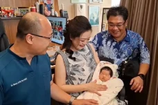 Kisah Perjuangan Pasutri...