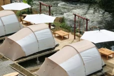10 Tempat Glamping di...