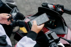 Smartphone dan Motor...