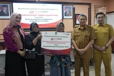 Bank Jatim Salurkan...