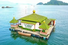Ngabuburit di 10 Wisata...