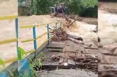 Banjir Bandang Terjang...