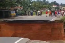 Diguyur Hujan Deras,...