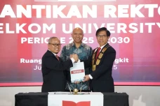 Guru Besar AI Prof Suyanto...