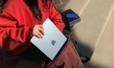 MacBook Air dengan Chip...