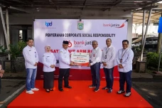 Bank Jatim Serahkan...