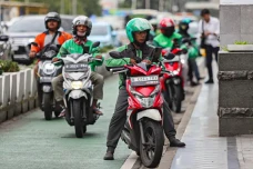Adies Kadir Sambut Positif...