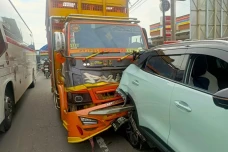 Tabrakan Beruntun di...