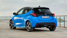 Toyota Yaris Listrik:...