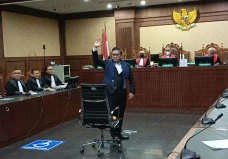 Hasto PDIP Didakwa Suap...