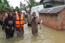 Banjir Rendam Ribuan...
