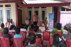 Reses di 2 Lokasi, Anggota...