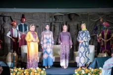 Bulan Suci di Sarinah:...