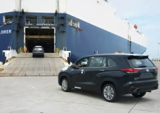 Ekspor Mobil Toyota...