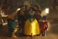 Review Film Snow White,...