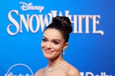 Snow White 2025: Tanggal...