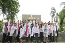 7 Fakultas Kedokteran...