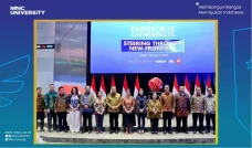Rektor MNC University...