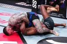 Kejutan di UFC London:...
