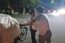 Berbagi Kebahagiaan,...