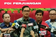 Meeting dengan Tim Hukum...