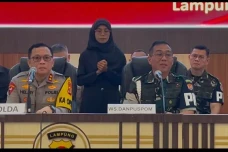 Kopda B Gunakan Senjata...