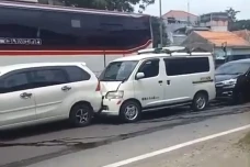 Tabrakan Beruntun Libatkan...