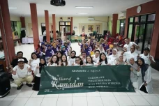 Berbagi Kebahagiaan...
