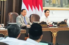 Prabowo dan Gibran Akan...