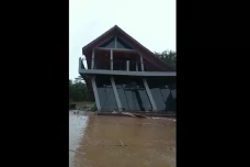 Banjir Landa Perumahan...