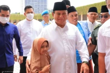 Prabowo Salat Idulfitri...