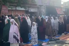 Lebaran Hari Ini, Ratusan...