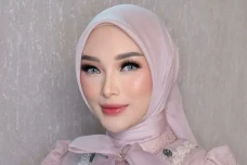 Zaskia Gotik Melahirkan...