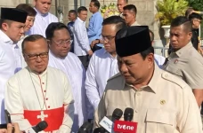 Prabowo Melayat Uskup...
