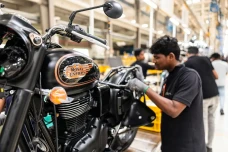 Royal Enfield: 1 Juta...