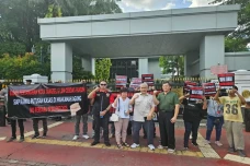 Mafia Tanah Beraksi...